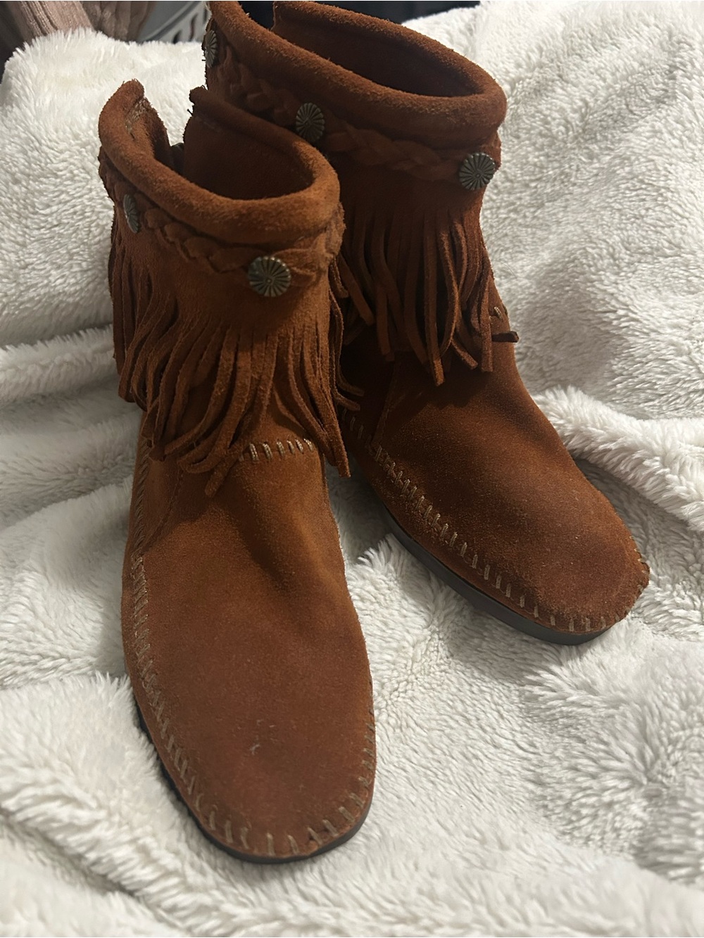 Minnetonka Chestnut Suede Fringe Moccasin Boots